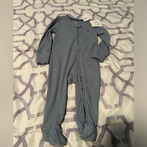 *NWT* Baby Gap Zip Up Pajamas in Size 3-6 months